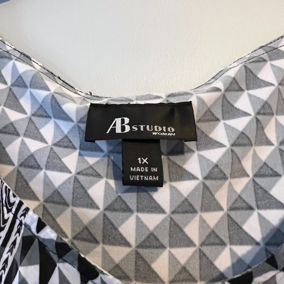 AB Studio Handkerchief Overlay Top Paneled Flutter Sleeve Blouse Stretch Tank 1X - Picture 5 of 8